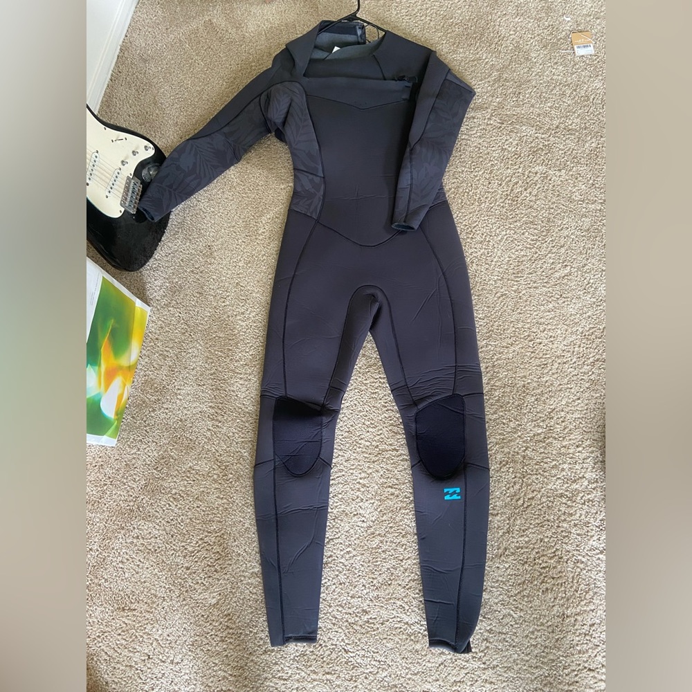 4/3 Billabong full suit wetsuit with hood